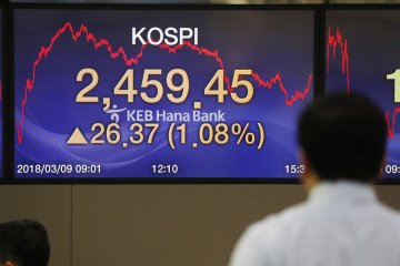 Saham-saham di Seoul dibuka melambung di atas satu persen