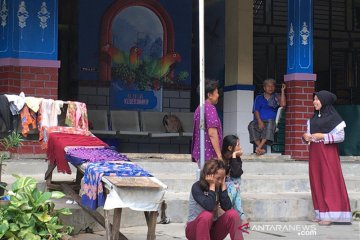 Kisah pengungsi banjir tak sempat selamatkan buku sekolah anak