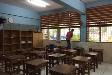 Kisah Heri, penjaga sekaligus penyelamat sekolah saat banjir