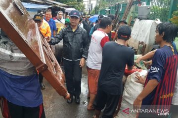 Banjir surut, Wali Kota Jakbar pimpin gerebek sampah dan lumpur