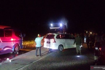 Ratusan kendaraan tertahan di jalan Padang-Solok hingga enam jam