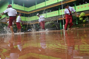 Hari pertama masuk sekolah