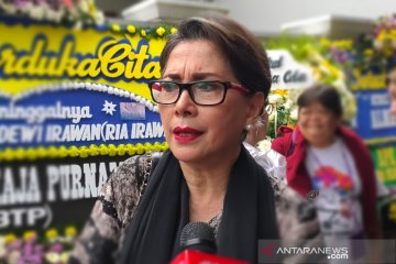 Ria Irawan meninggal, Widyawati: Mungkin ini yang terbaik