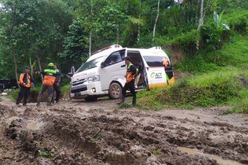 ACT galang sumbangan desa terisolir tanah longsor