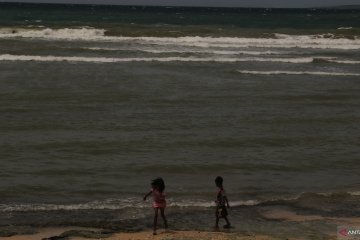 Sejumlah wilayah perairan NTT berpotensi gelombang 4 - 6 meter