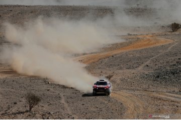 Peterhansel kehilangan kontrol kemudi jelang finis etape II Dakar 2020