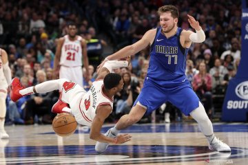 Doncic cetak triple-double, Maverick bungkam Bulls