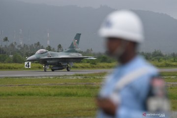 Pesawat tempur F16 tiba di Natuna