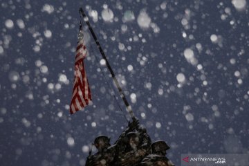 Badai salju di situs memorial Iwo Jima