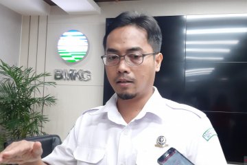 Warga DKI waspadai banjir rob saat hujan lebat malam hari