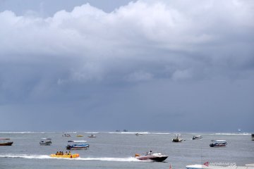 "Watersport" Tanjung Benoa berlakukan buka-tutup akibat cuaca buruk