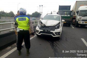 Empat kendaraan terlibat kecelakaan beruntun di Jalan Layang Grogol