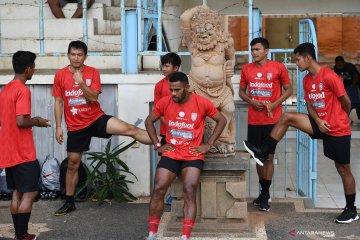 Bali United siap ladeni Tampines Rovers meski di rumput sintetis