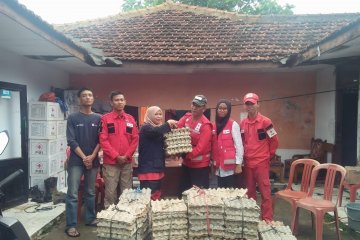 PMI Brebes distribusikan ribuan telur asin untuk korban banjir Lebak