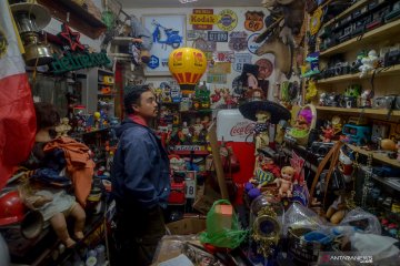 Menengok pusat barang antik di Bandung