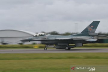 PESAWAT TEMPUR F16 TIBA DI NATUNA
