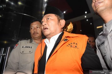 KPK tahan Bupati Sidoarjo Saiful Ilah