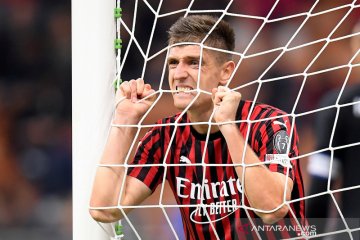 Tottenham dan AC Milan sepakati transfer Piatek