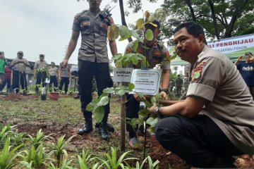 Polda Metro Jaya tanam 1.000 pohon di hutan kota