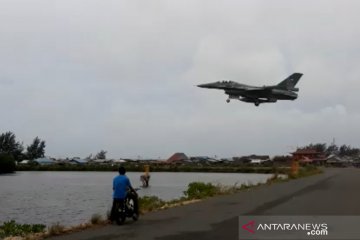 Pesawat tempur mendarat di Natuna