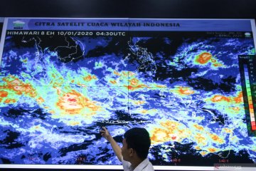 Sebagian Jakarta diprediksi hujan dengan petir dan angin kencang