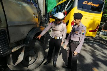 Polisi selidiki kecelakaan yang menewaskan dua sopir truk di Jember