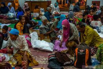 Logistik bagi pengungsi korban banjir di Demak