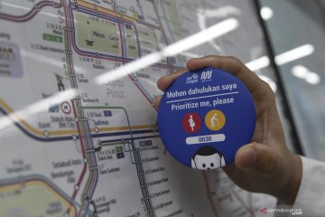 Pin Prioritas untuk penumpang MRT