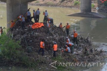 BPBD Magetan bersihkan sungai antisipasi bencana banjir