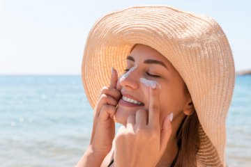 Dokter ingatkan orang tak malas basuh wajah usai diberi tabir surya