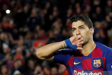 Luis Suarez dipastikan menepi selama empat bulan