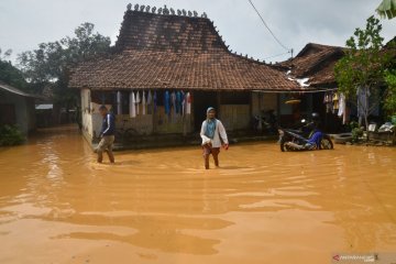 Banjir akibat tanggul sungai Piji jebol