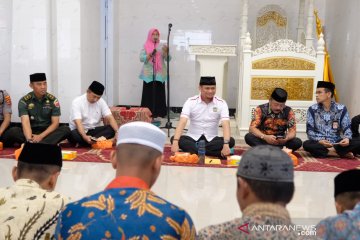 Gowa kirim 30 imam masjid desa belajar ke Ustadz Adi Hadayat