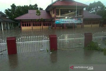 Banjir-angin kencang landa Majene