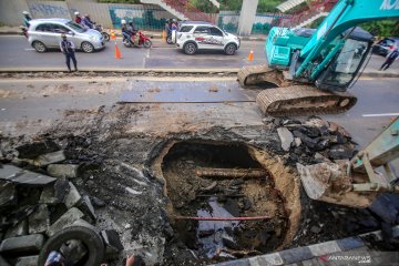 Kementerian PUPR mulai kerjakan perbaikan jalan amblas di Daan Mogot