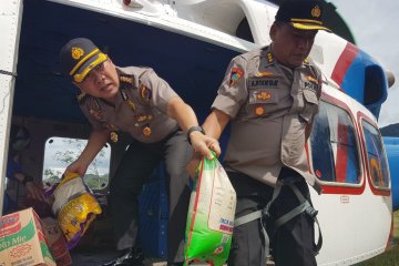 Polda Banten masih distribusikan bantuan korban banjir via udara