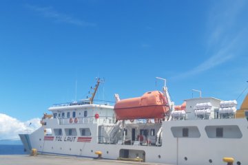 Tol Laut angkut VCO perdana dari Maluku Utara ke Jawa