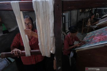 Pelestarian kain tenun tradisional Bali