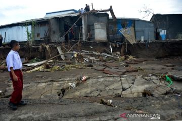 Rumah rusak akibat abrasi