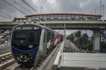 Tahun perdana MRT Jakarta di mata selebritas