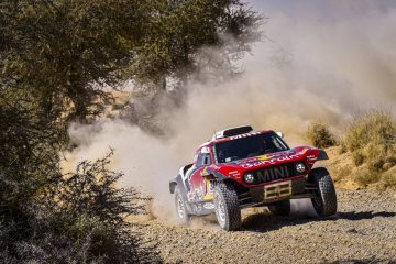 Peterhansel juarai etape IX setelah duel ketat dengan Al-Attiyah