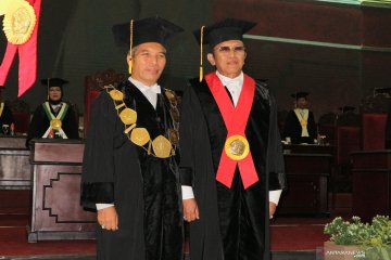 Universitas Jember kukuhkan Hary Djatmiko sebagai profesor