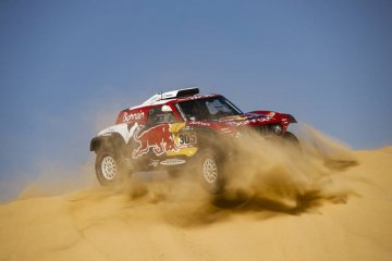 Sainz perlebar jarak saat para rival tersesat di etape 10 Dakar 2020