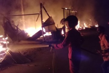 Empat kios ludes terbakar dilalap si "jago merah" di Aceh Tamiang