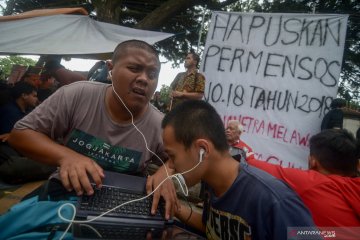 Unjuk rasa mahasiswa tunanetra  penghuni asrama Wyata Guna