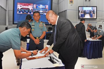 Penandatanganan kontrak bersama TNI AL