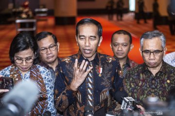 Presiden Jokowi tantang DPR selesaikan revisi 79 UU dalam 100 hari