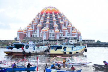 Lomba perahu hias-toto meriahkan "Grand Launching" Garuda di Lautku