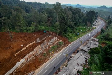 Proyek pembangunan jalur penyelamat di Tanjakan Emen