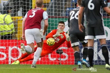 Kekalahan Leicester kombinasi peluang terbuang dan Pope yang gemilang